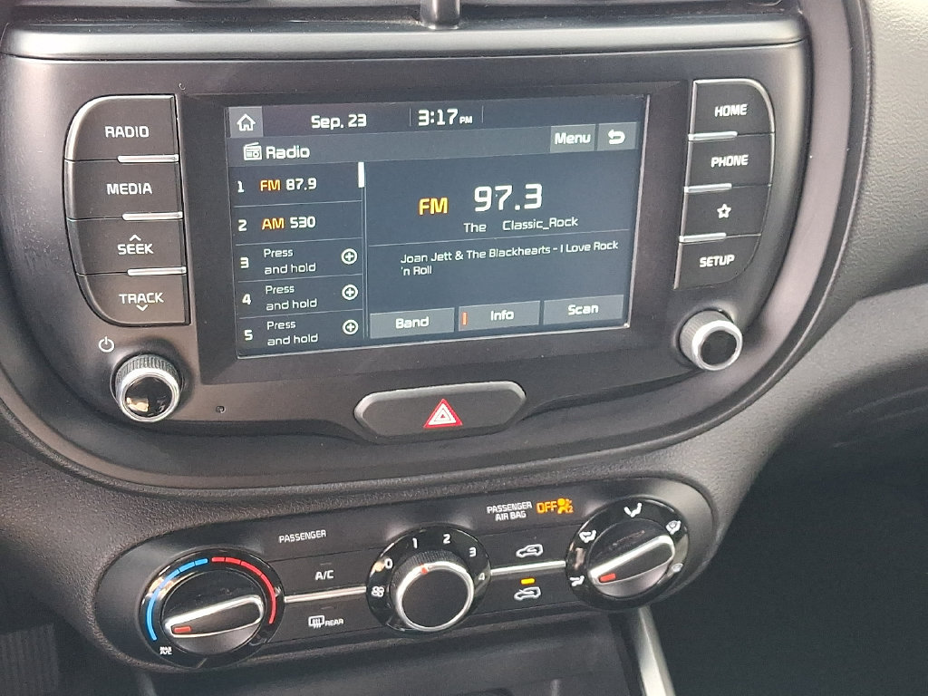 Used 2020 Kia Soul LX FWD image 16