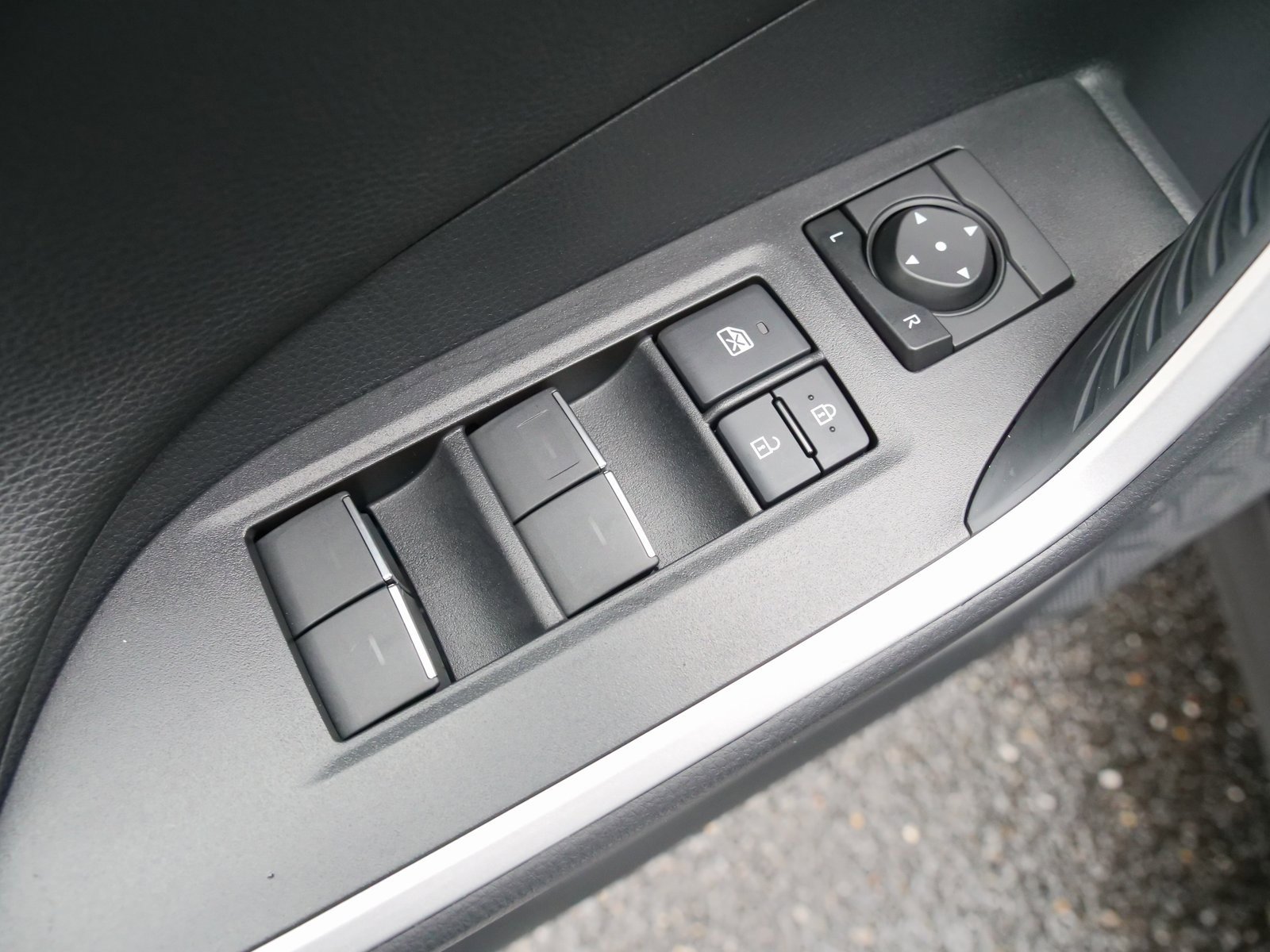 Used 2025 Toyota RAV4 XSE image 19