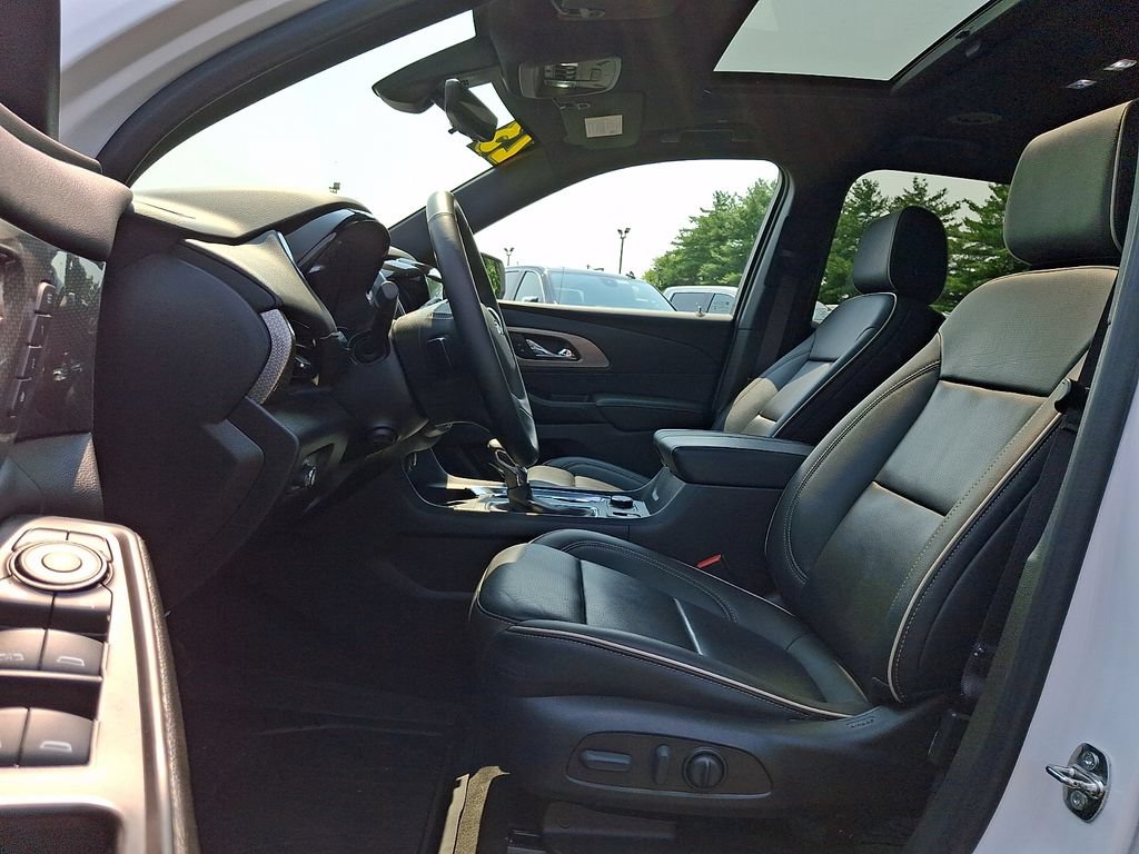 Used 2023 Chevrolet Traverse Premier w/ Redline Edition AWD/4WD image 14