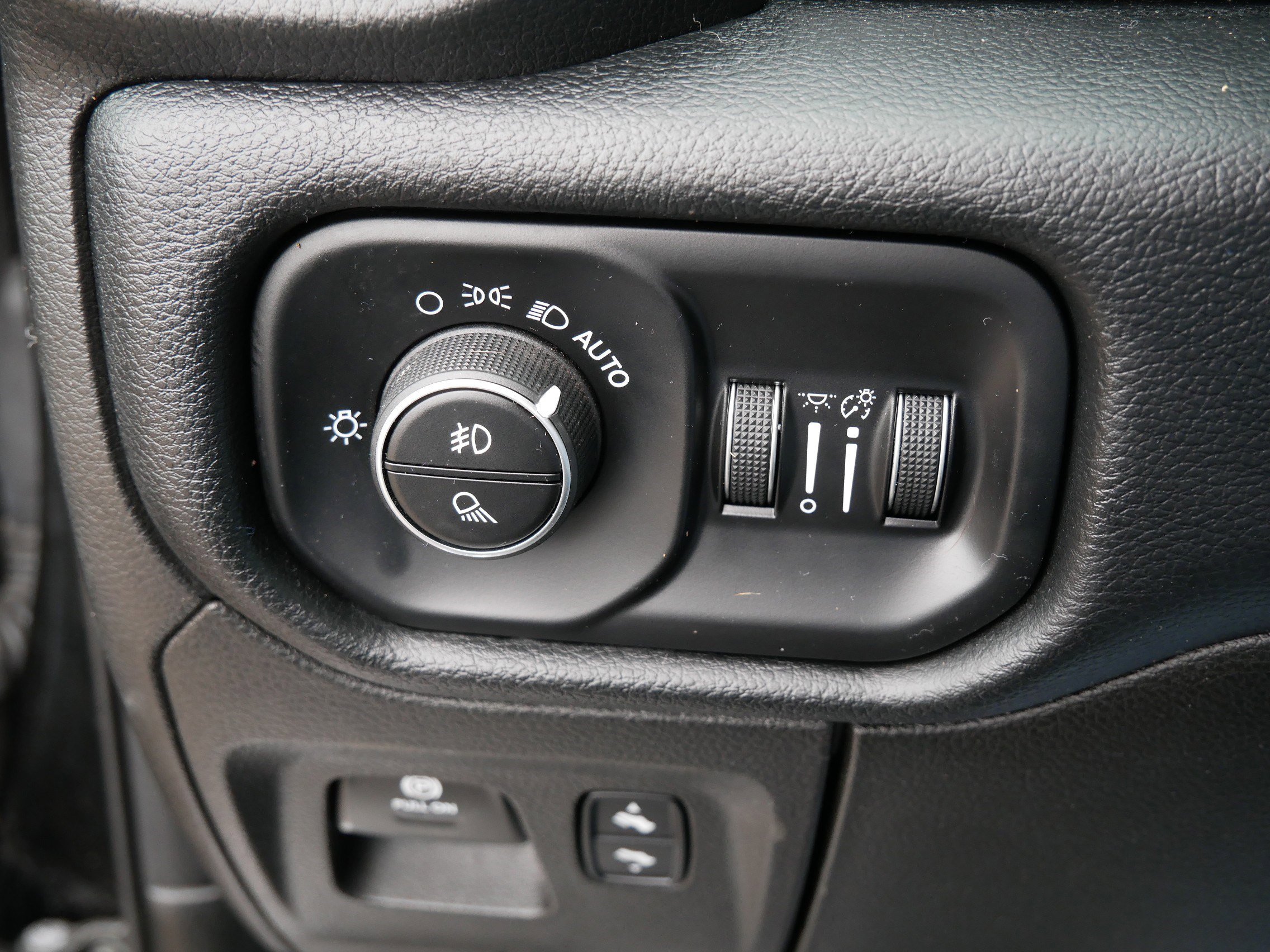 Used 2020 RAM 1500 Laramie image 26