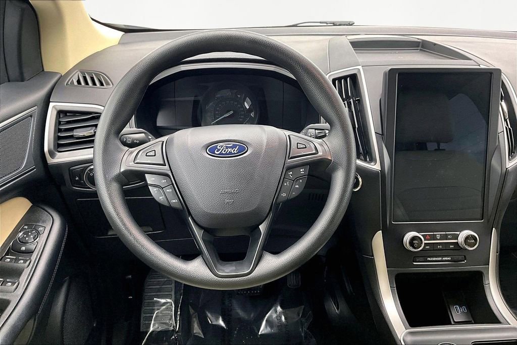 Certified 2024 Ford Edge SE image 5