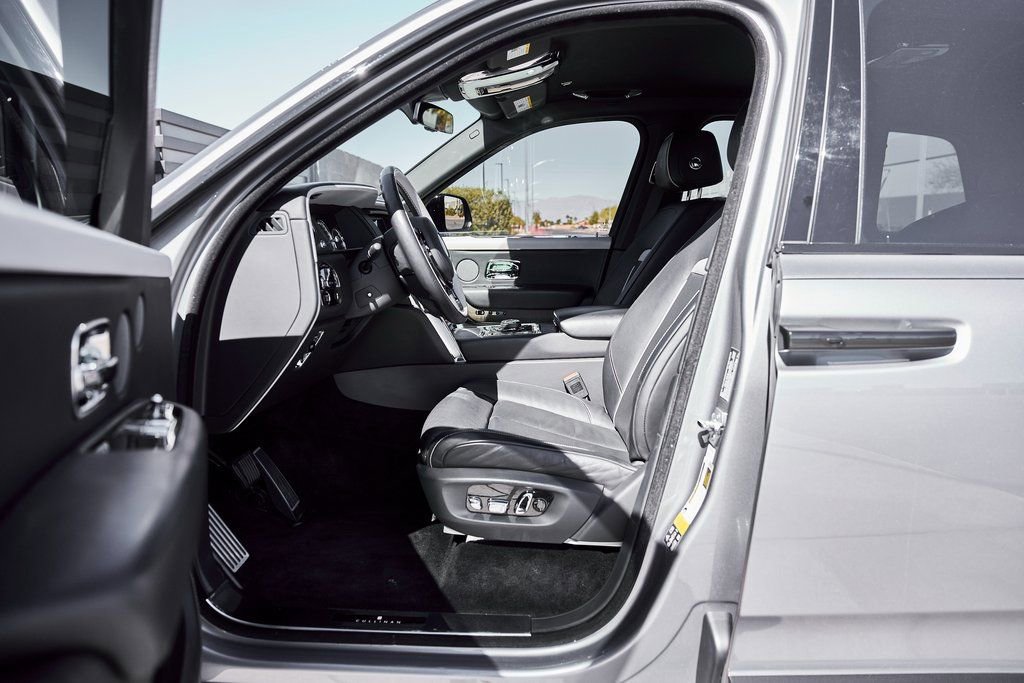 Used 2023 Rolls-Royce Cullinan AWD/4WD image 34