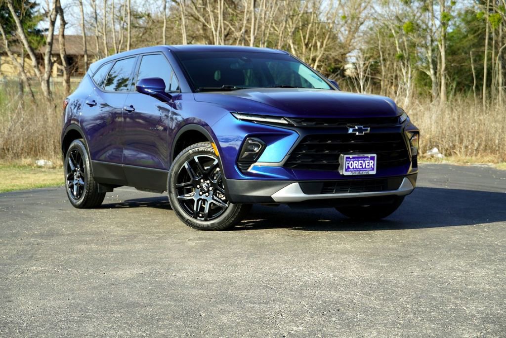 Used 2023 Chevrolet Blazer LT w/ LPO, Black Grille Bar Package image 2