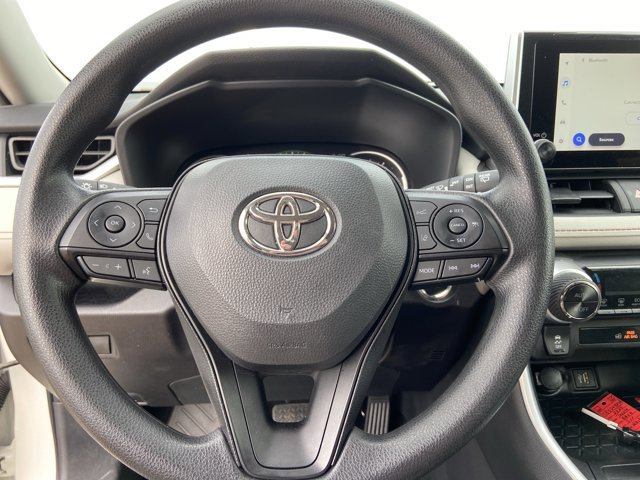 Used 2025 Toyota RAV4 XLE FWD image 35
