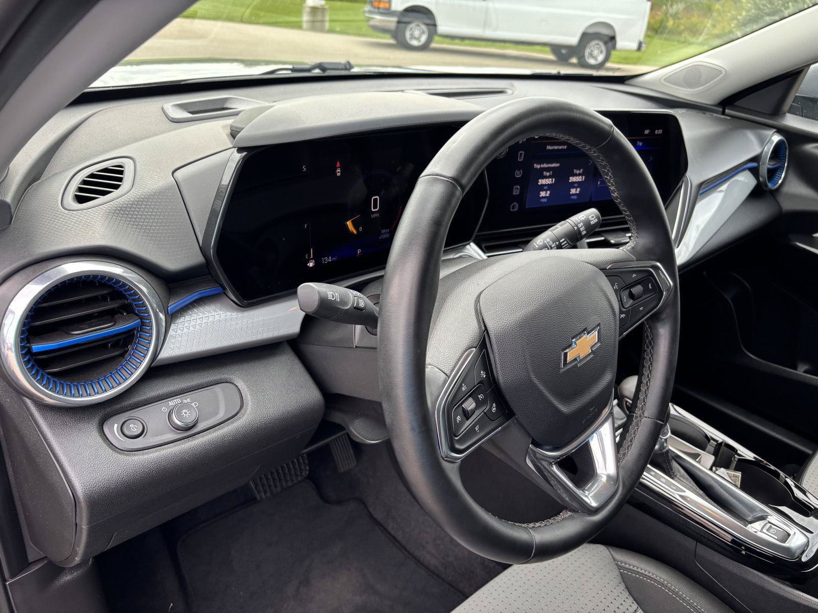 Used 2025 Chevrolet Trax LT w/ LT Convenience Package FWD image 18