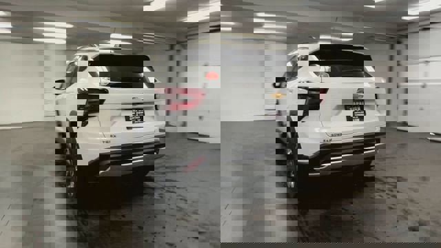 Used 2025 Chevrolet Trax LT w/ LT Convenience Package image 7