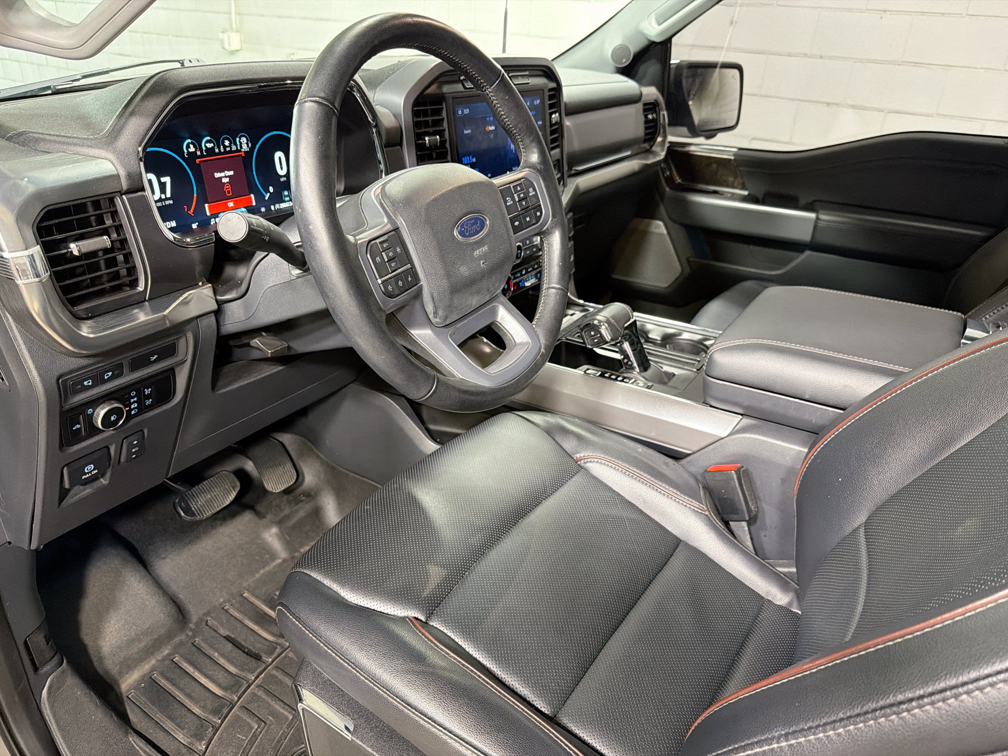 Used 2023 Ford F150 Lariat w/ Trailer Tow Package AWD/4WD image 4