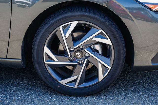 Certified 2025 Hyundai Elantra SEL FWD image 10