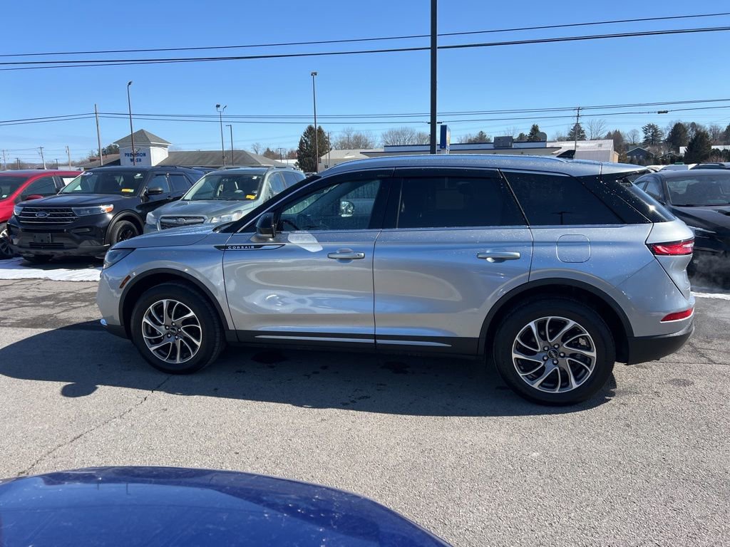 Used 2022 Lincoln Corsair Standard w/ Equipment Group 101A image 2