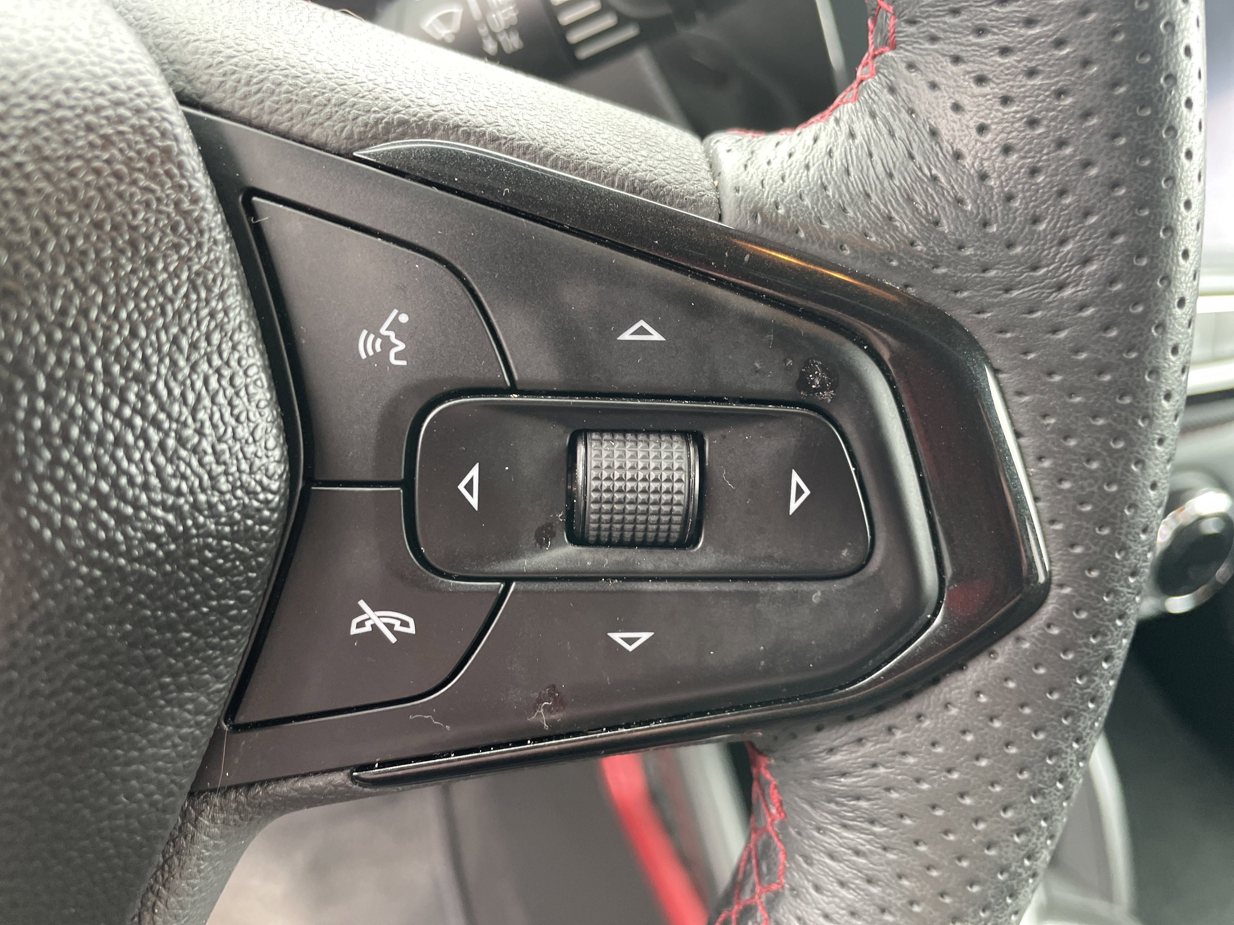 Certified 2022 Chevrolet TrailBlazer RS w/ Technology Package image 30