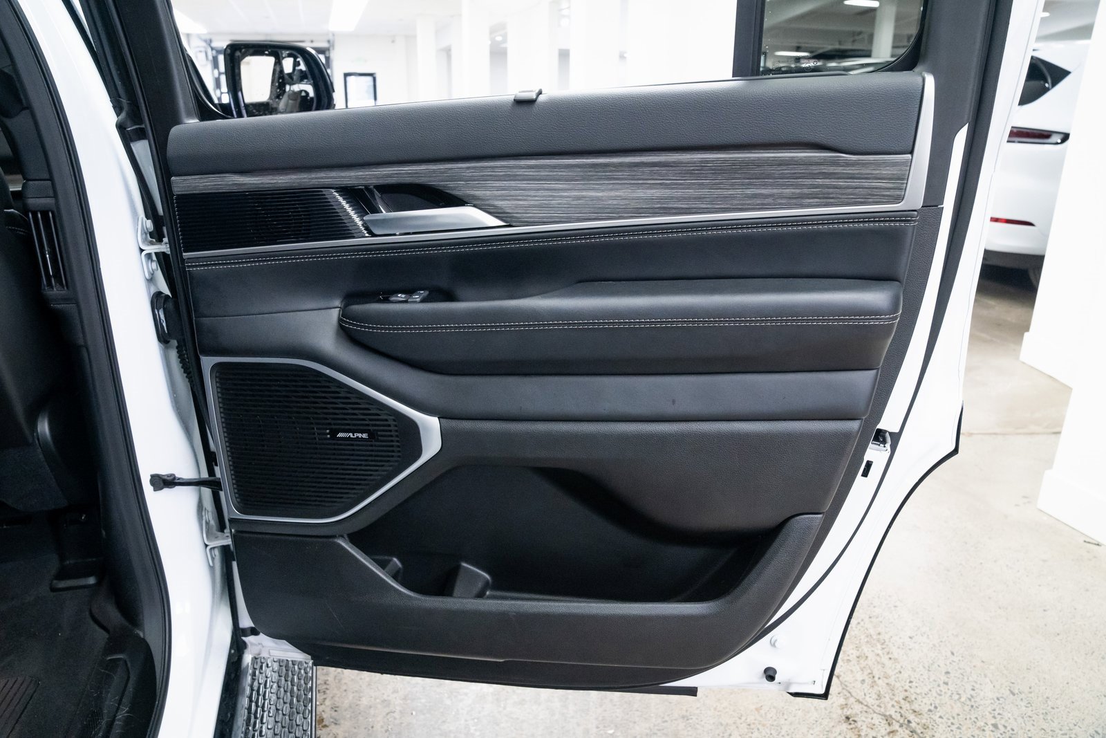 Used 2024 Jeep Wagoneer Series II w/ Convenience Group I image 22