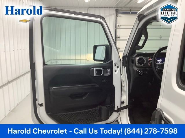 Used 2018 Jeep Wrangler Unlimited Sahara w/ Cold Weather Group image 14