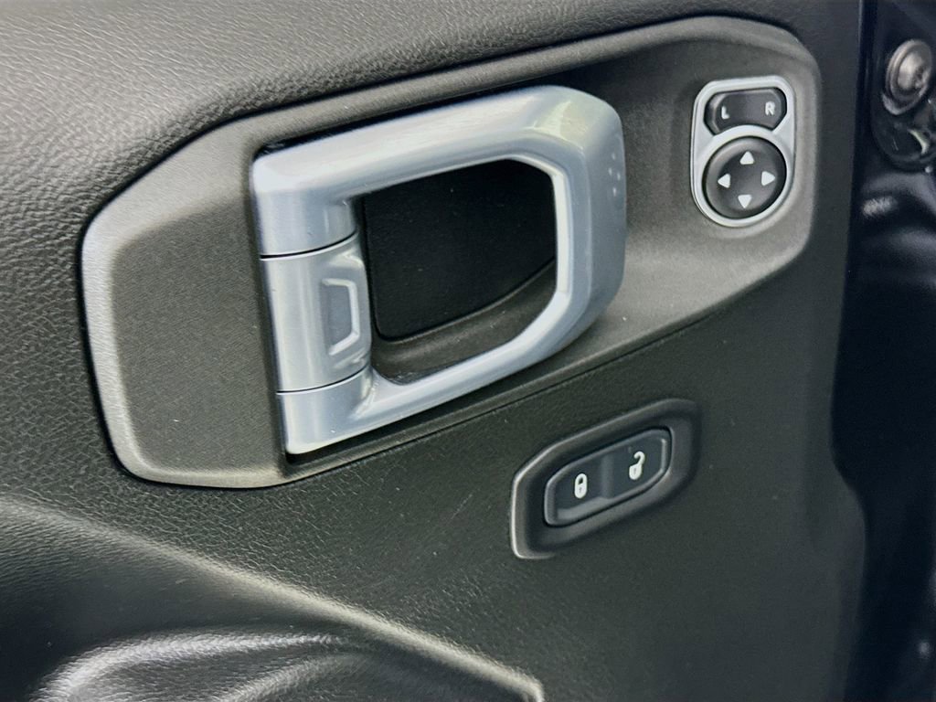 Used 2021 Jeep Wrangler Unlimited Rubicon w/ Xtreme Recon 35" Tire Package image 19