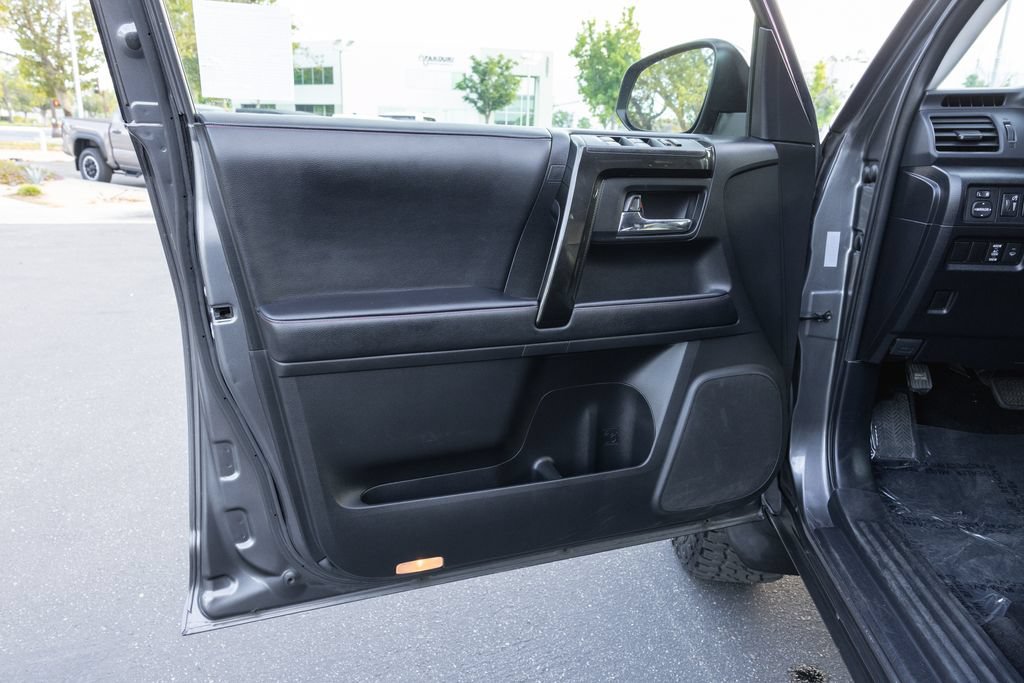 Used 2022 Toyota 4Runner TRD Off-Road Premium AWD/4WD image 14