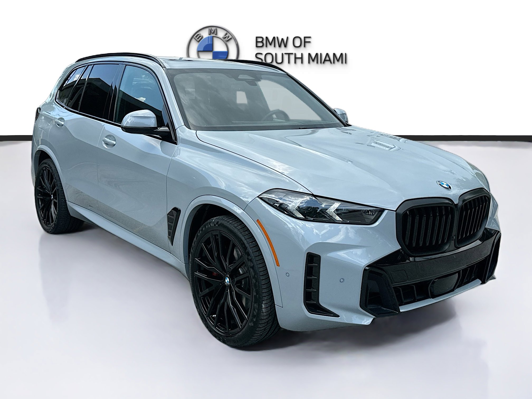 Certified 2024 BMW X5 xDrive40i w/ M Sport Package AWD/4WD image 1