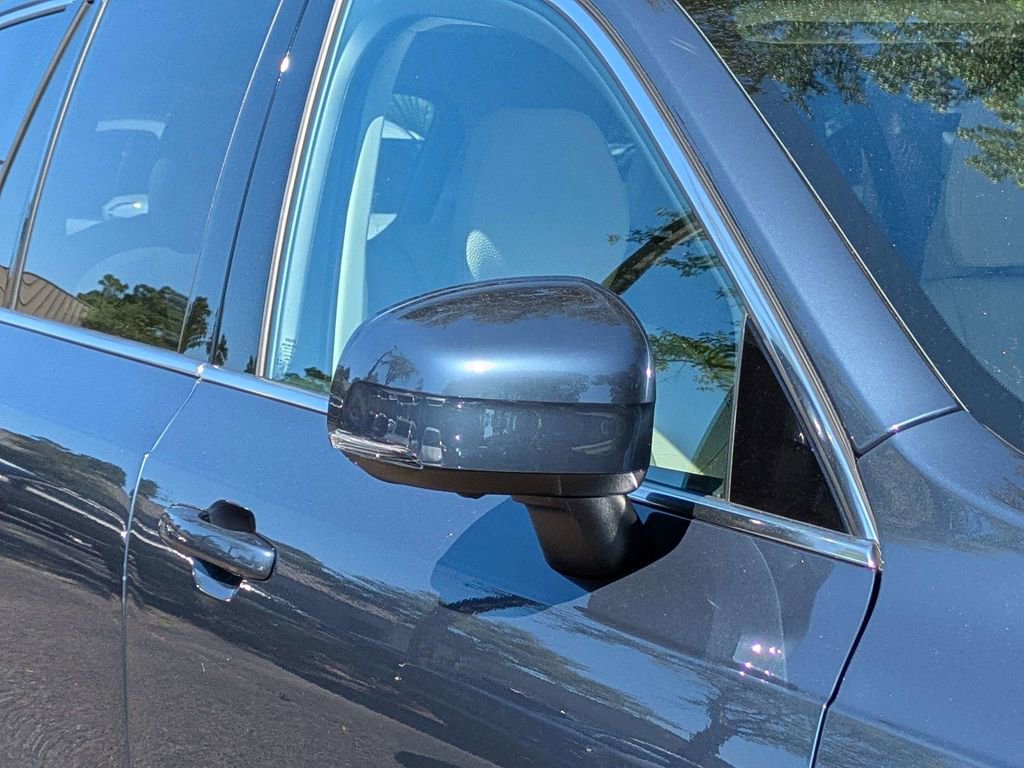 Certified 2025 Volvo XC90 B6 Plus AWD/4WD image 11