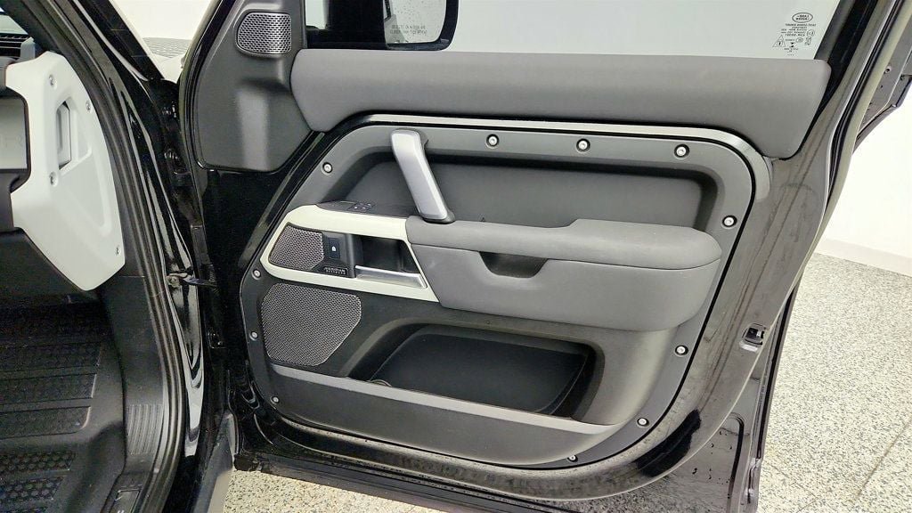 Used 2023 Land Rover Defender 110 X-Dynamic SE AWD/4WD image 26