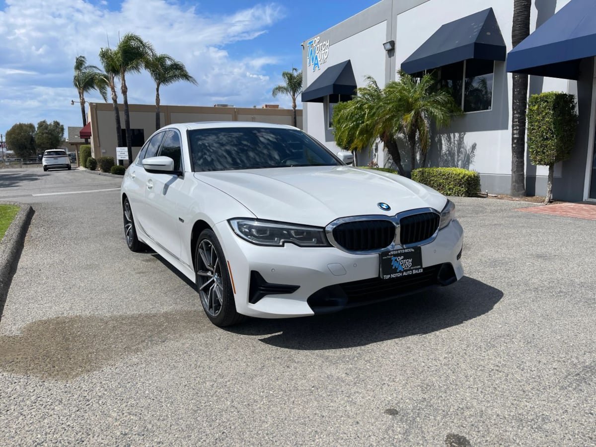 Used 2022 BMW 330e w/ Driving Assistance Package RWD image 3