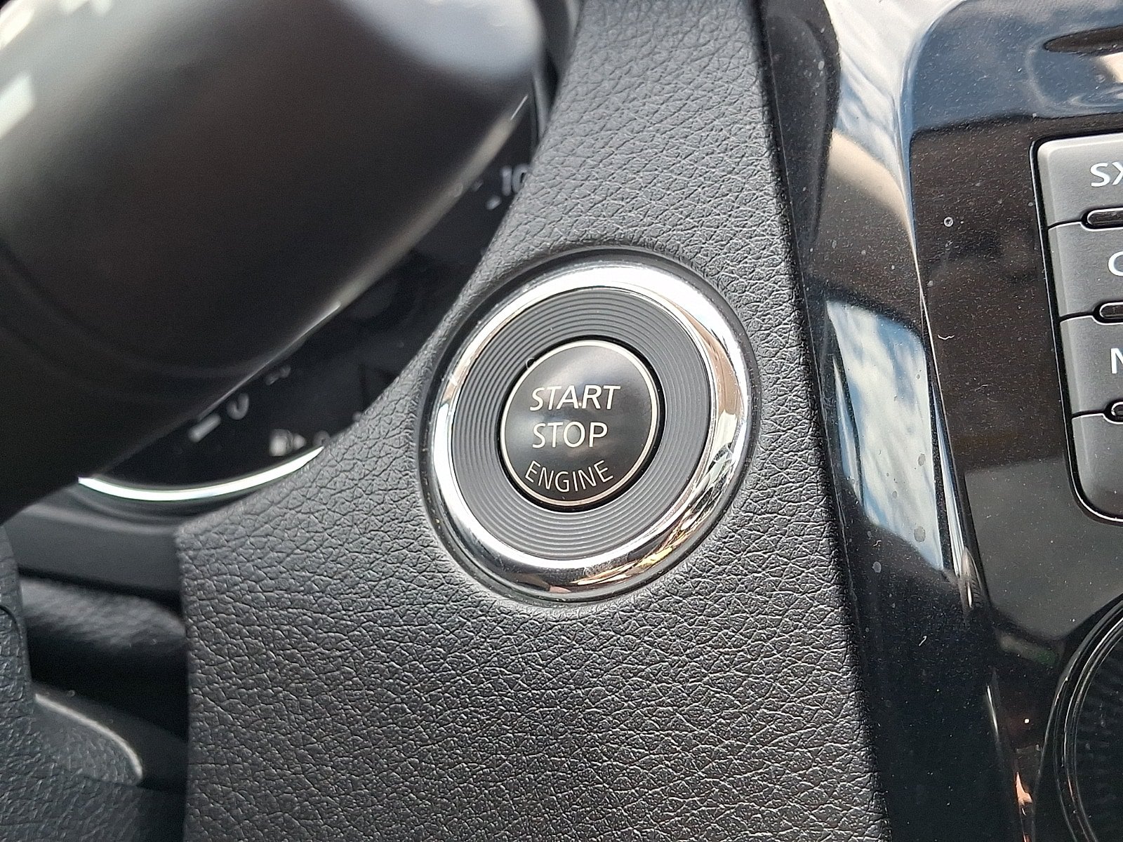 Used 2015 Nissan Rogue SL w/ SL Premium Package AWD/4WD image 32
