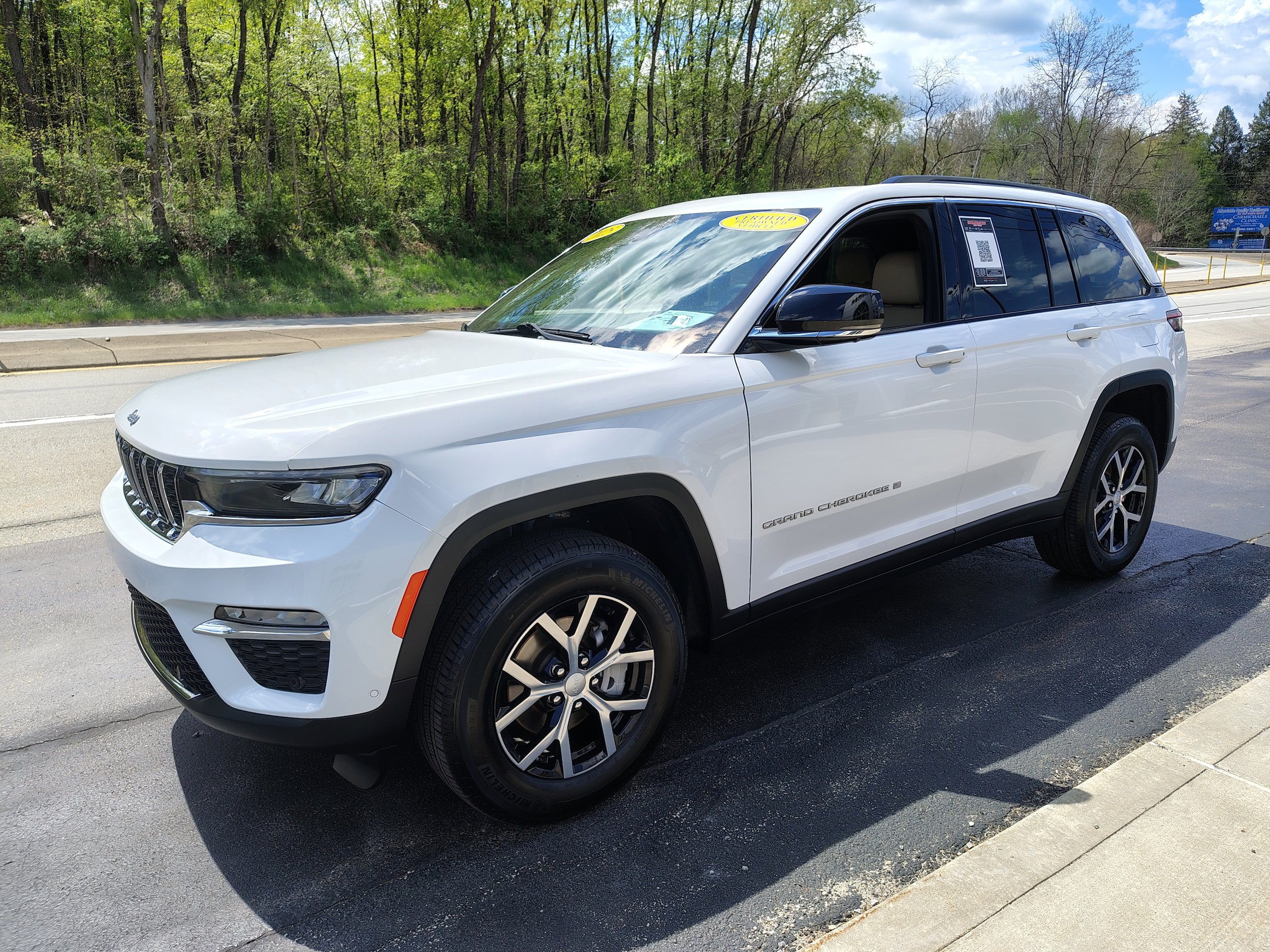 Certified 2025 Jeep Grand Cherokee Limited w/ Luxury Tech Group II AWD/4WD image 4