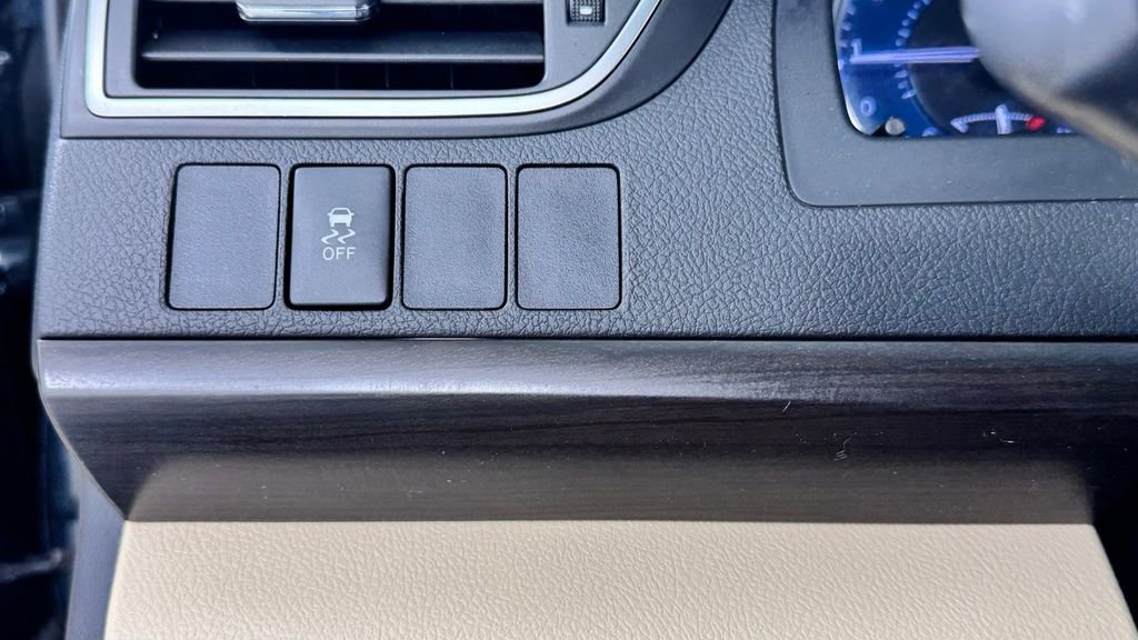 Used 2015 Toyota Camry XLE w/ Convenience Package FWD image 30