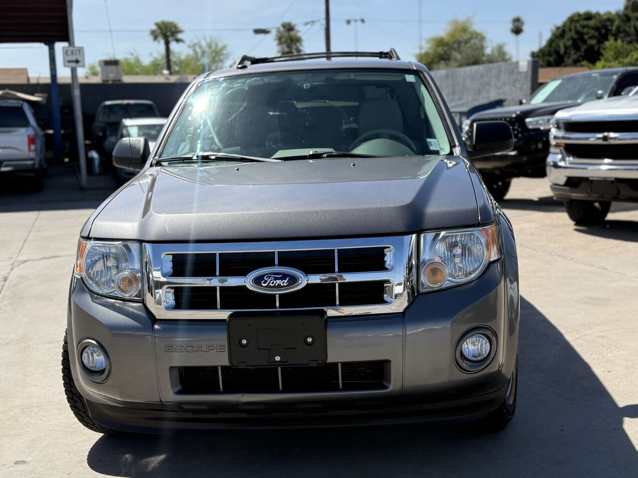 Used 2010 Ford Escape XLT image 2