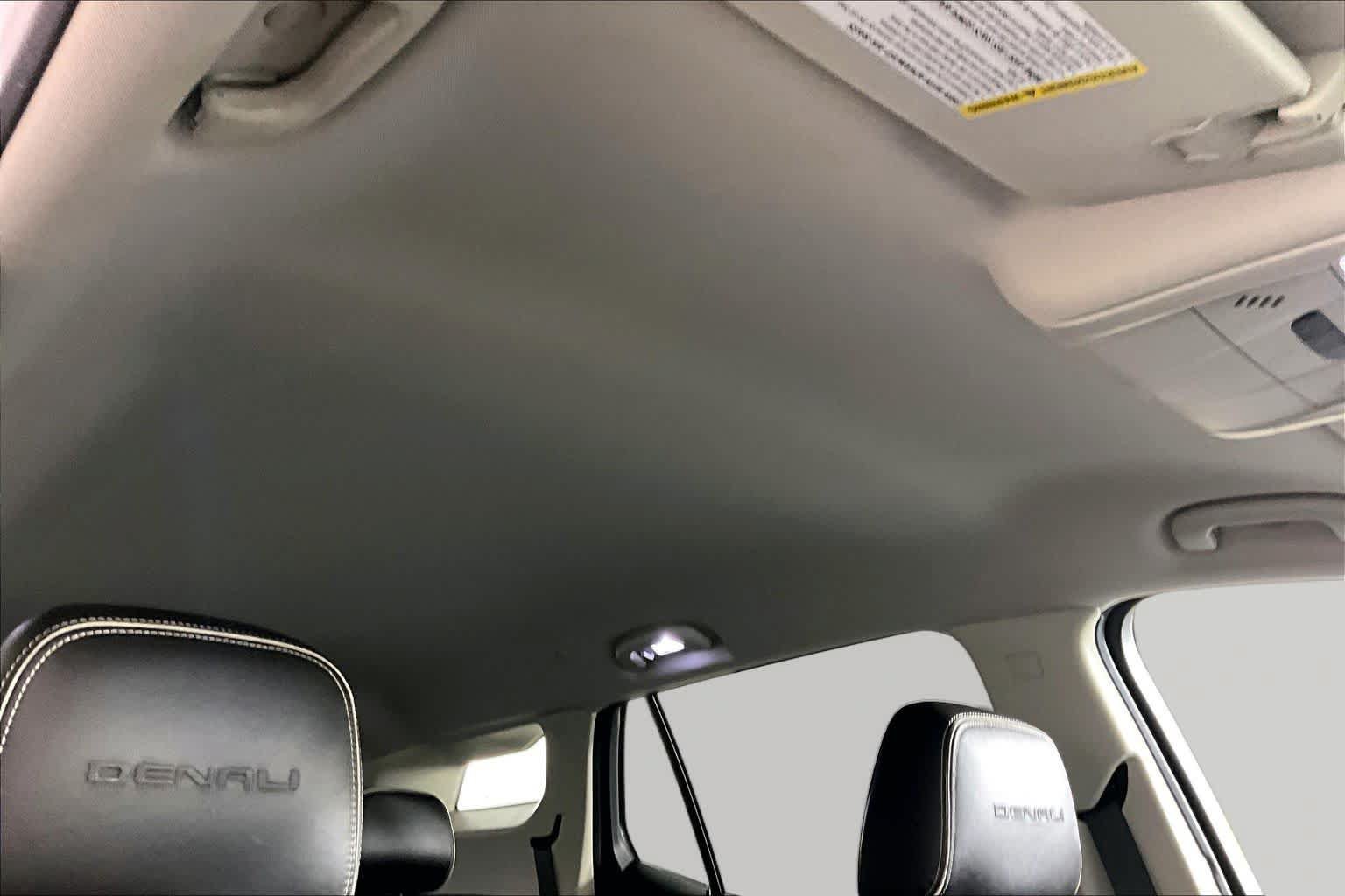 Used 2020 GMC Terrain Denali w/ Denali Premium Package FWD image 13