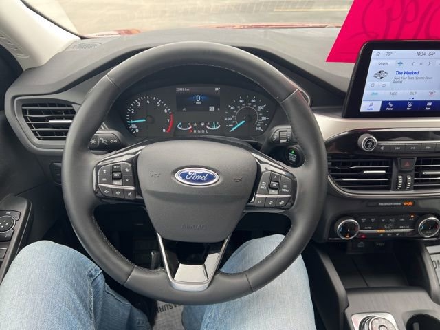 Used 2022 Ford Escape SE w/ SE Sport Appearance Package image 17