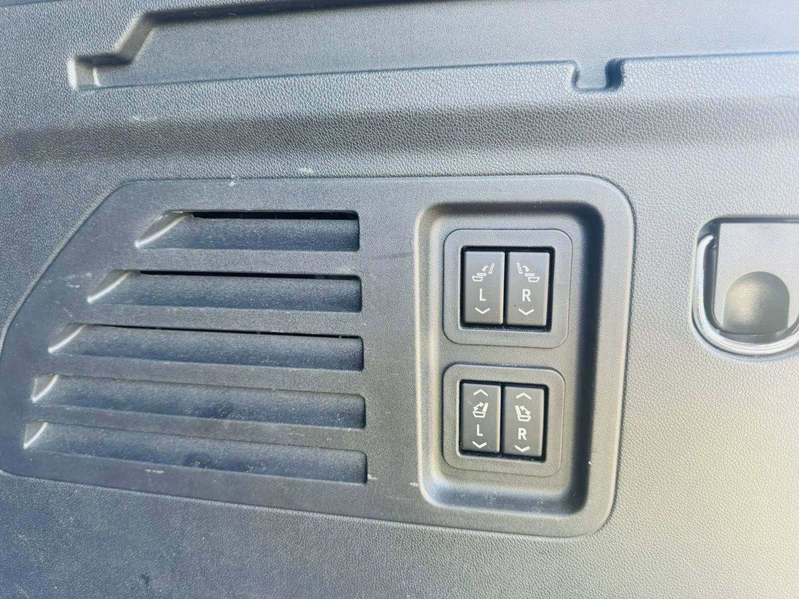 Used 2024 Chevrolet Traverse RS image 43