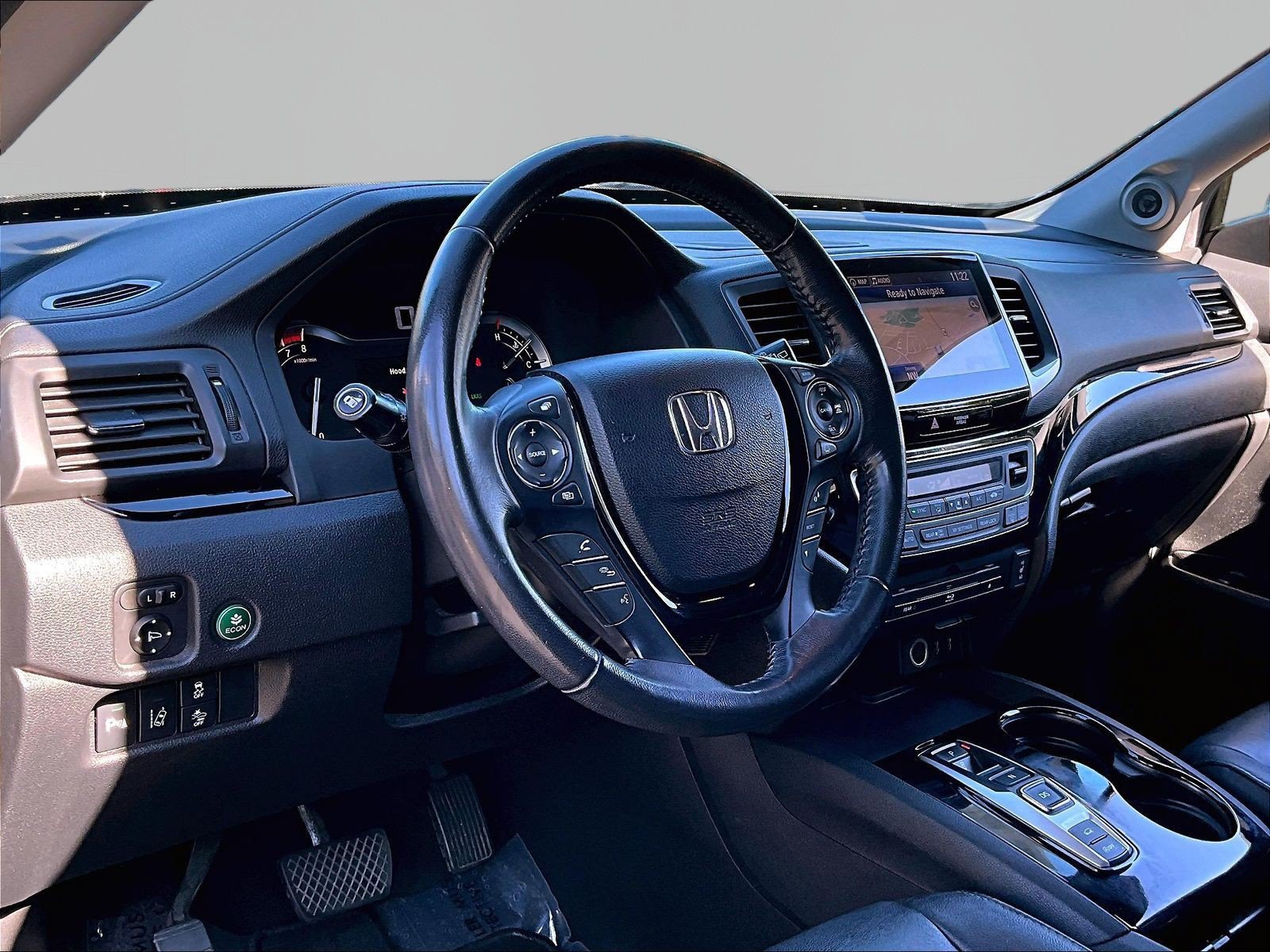 Used 2018 Honda Pilot Touring image 16