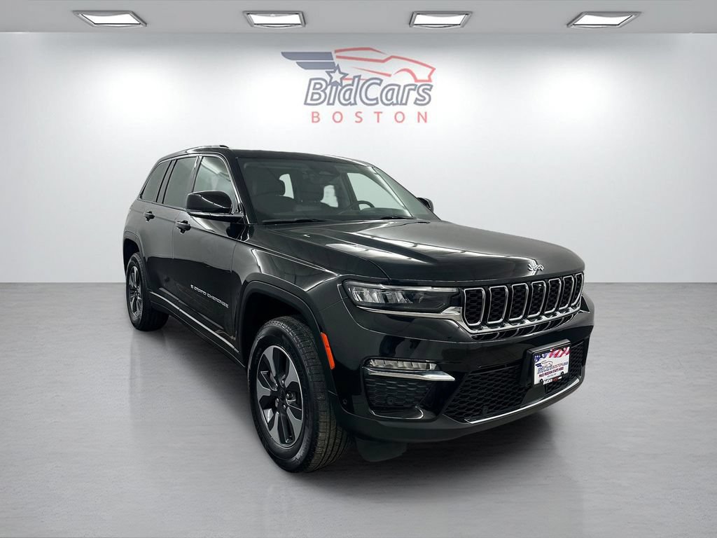 Used 2022 Jeep Grand Cherokee Limited 4xe w/ Luxury Tech Group II AWD/4WD image 3