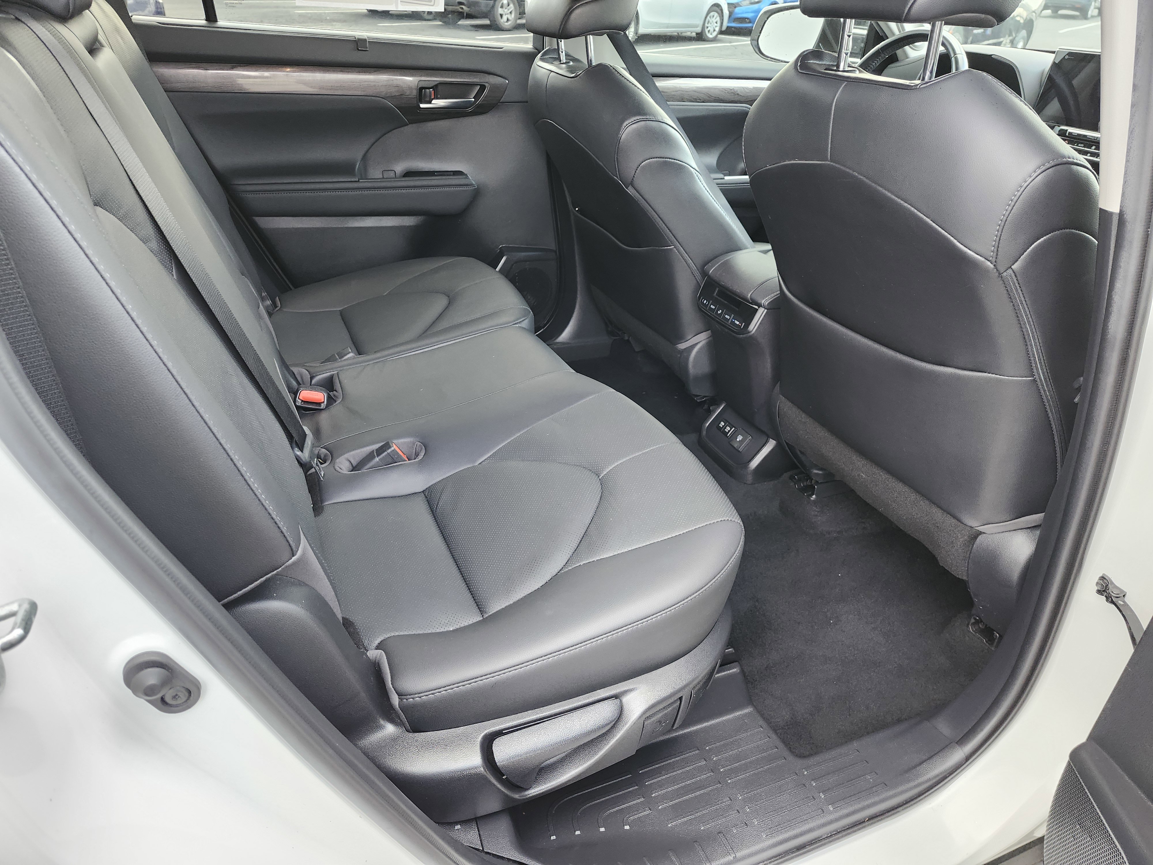 Used 2021 Toyota Highlander Limited image 25