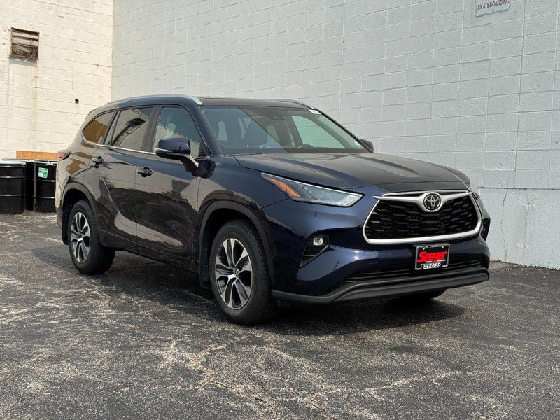Certified 2024 Toyota Highlander XLE image 2