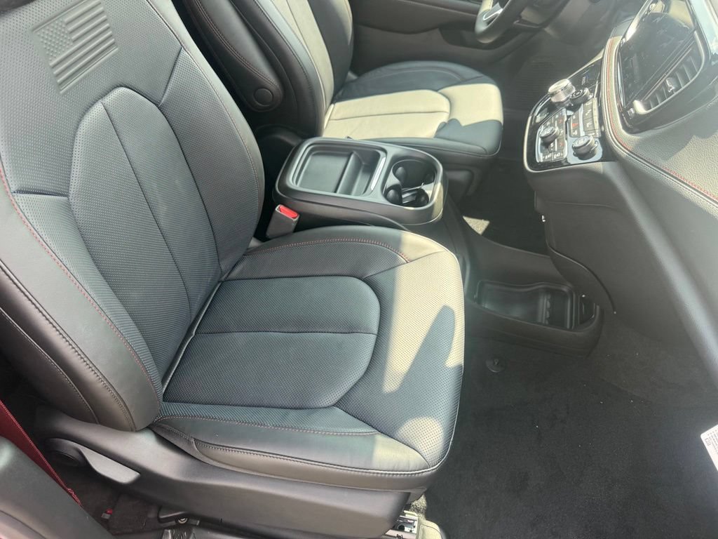 New 2027 Chrysler Pacifica Select FWD image 61
