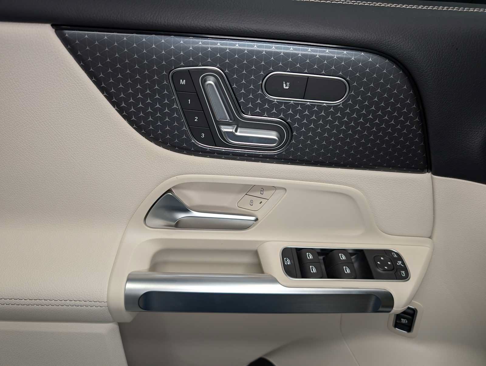 New 2026 Mercedes-Benz GLB 250 4MATIC image 33
