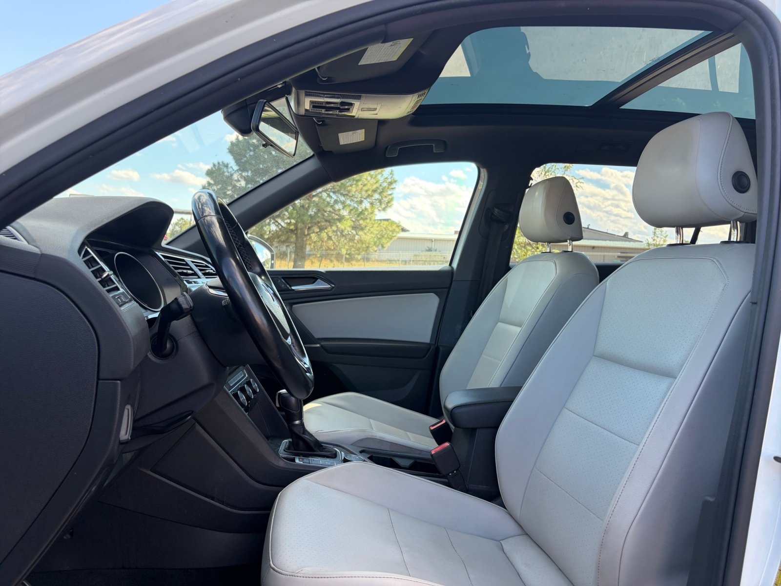 Used 2018 Volkswagen Tiguan SEL w/ R-Line Package AWD/4WD image 30