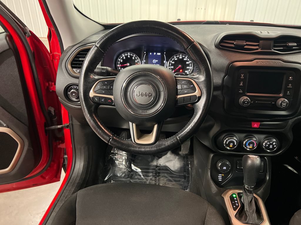 Used 2017 Jeep Renegade Latitude AWD/4WD image 19
