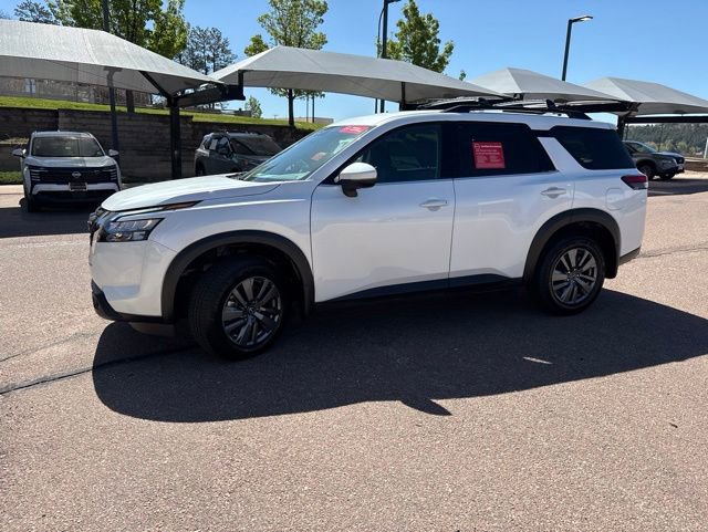 Certified 2025 Nissan Pathfinder SV FWD image 4