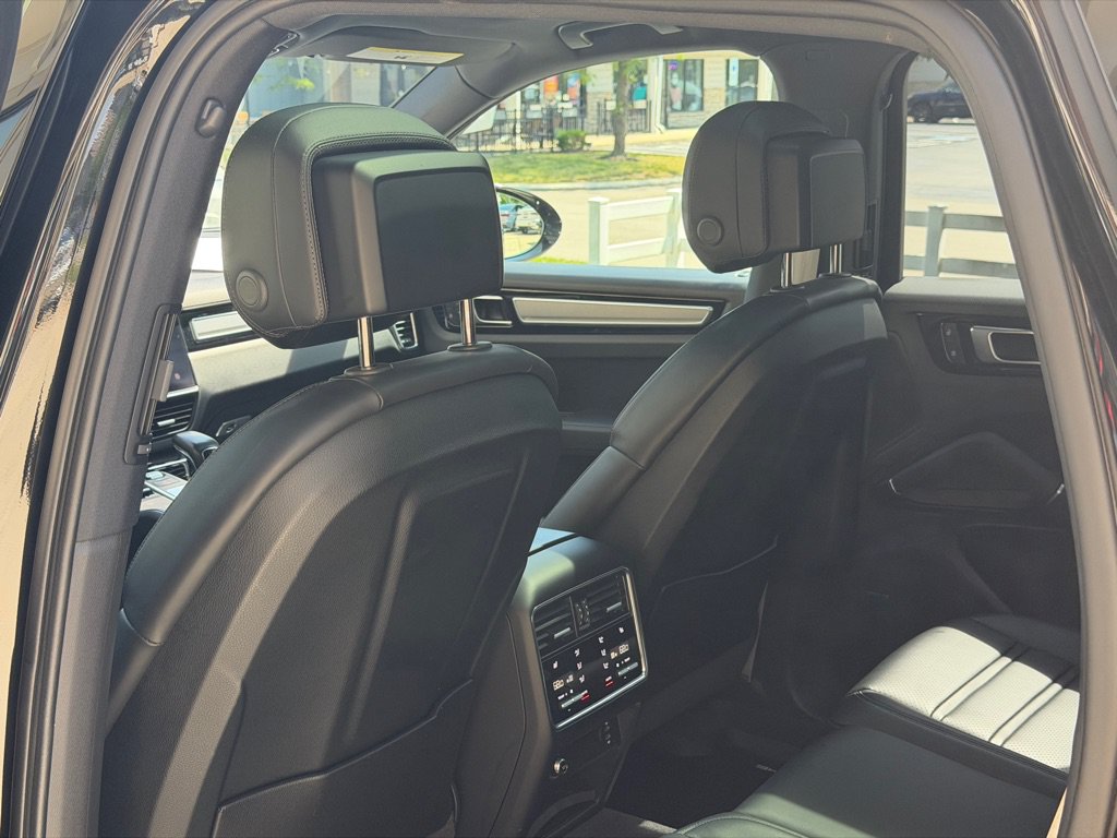 Used 2023 Porsche Cayenne Platinum Edition AWD/4WD image 85
