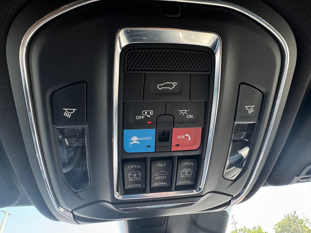 Used 2024 Jeep Grand Cherokee L Limited w/ Luxury Tech Group II AWD/4WD image 29