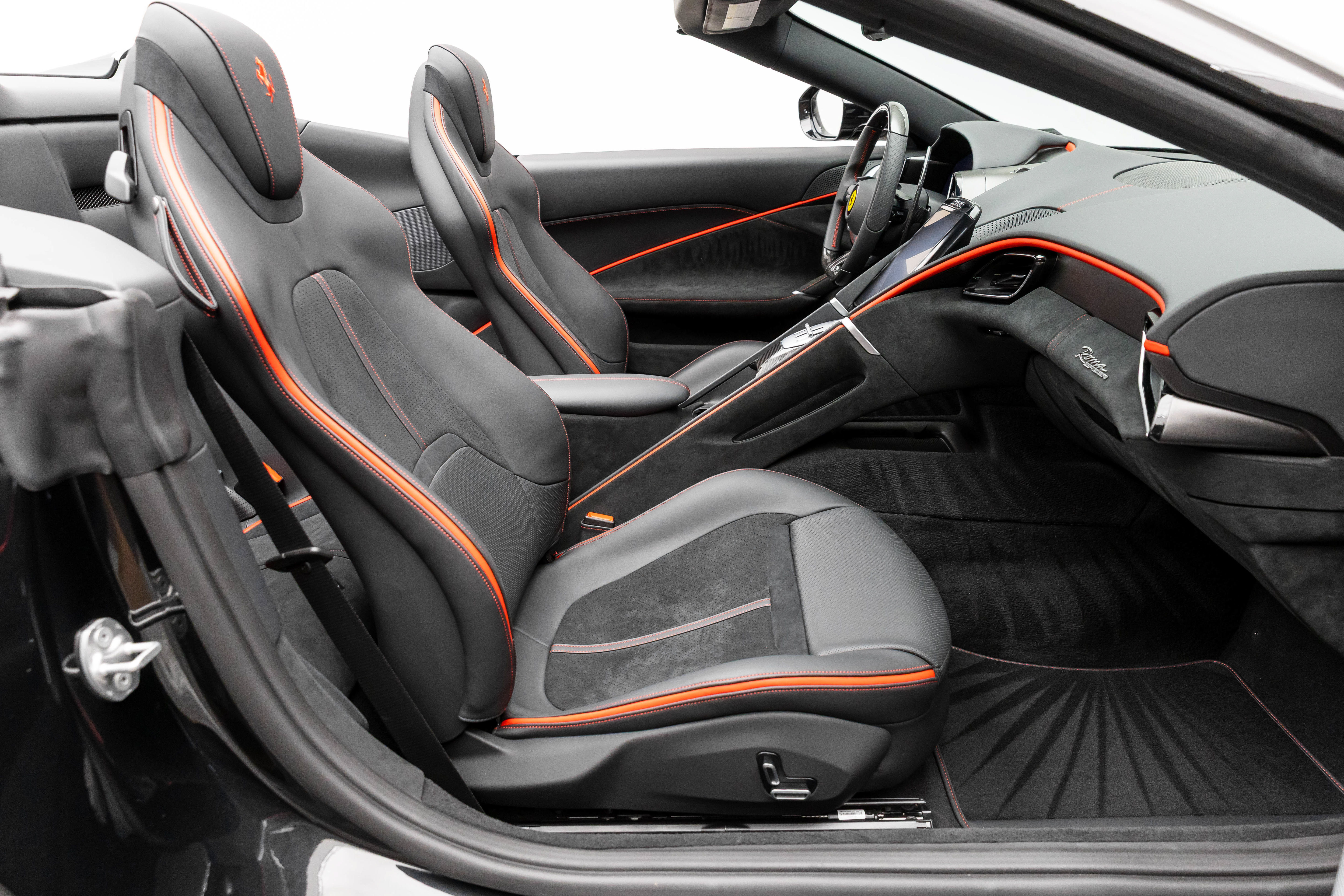 Used 2025 Ferrari Roma Spider RWD image 28