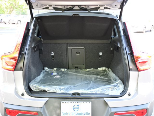 New 2026 Volvo XC40 B5 Plus w/ Protection Package Premier AWD/4WD image 23