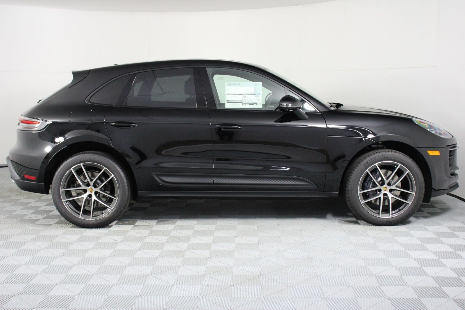 New 2026 Porsche Macan AWD/4WD image 8
