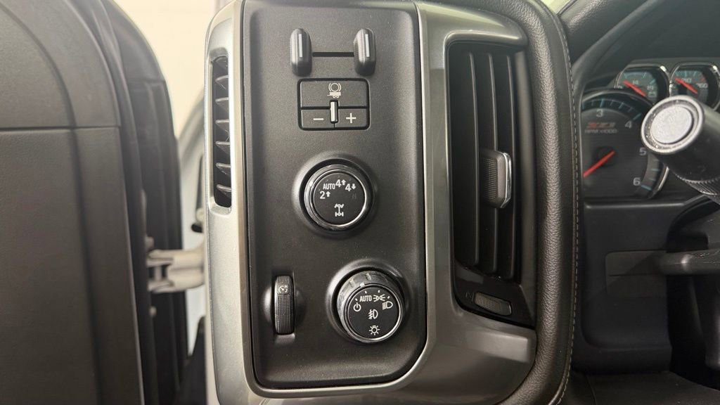 Used 2018 Chevrolet Silverado 1500 LTZ Z71 w/ LTZ Plus Package AWD/4WD image 15