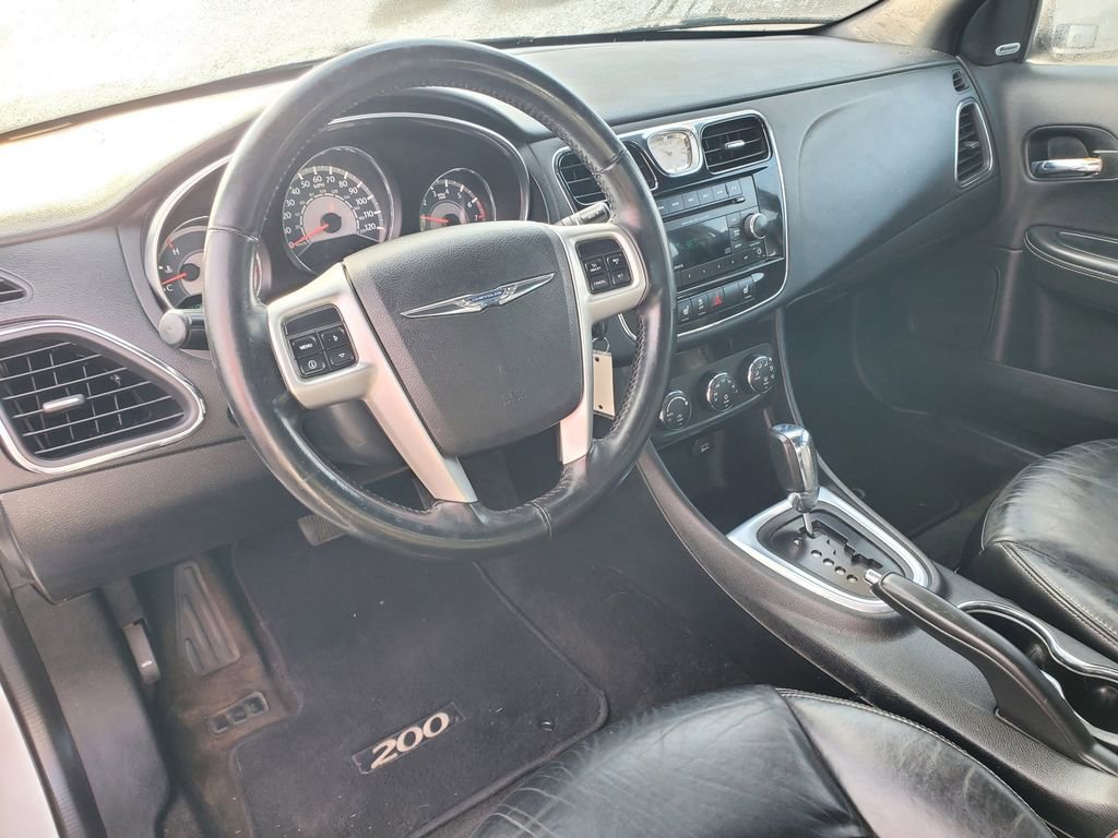 Used 2013 Chrysler 200 Limited FWD image 9