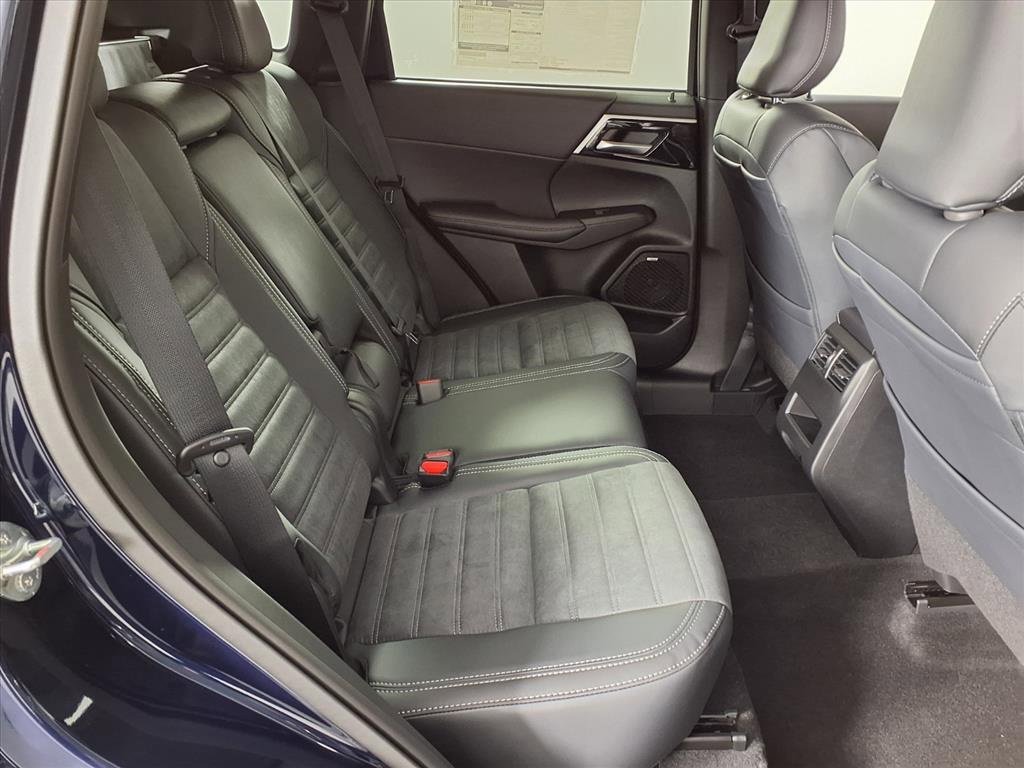New 2025 Mitsubishi Outlander SE image 11