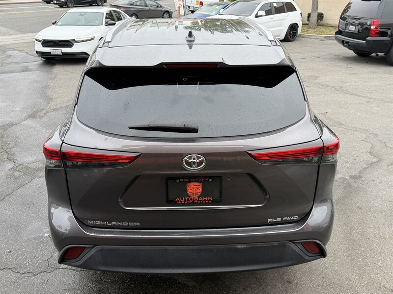 Used 2022 Toyota Highlander XLE AWD/4WD image 18