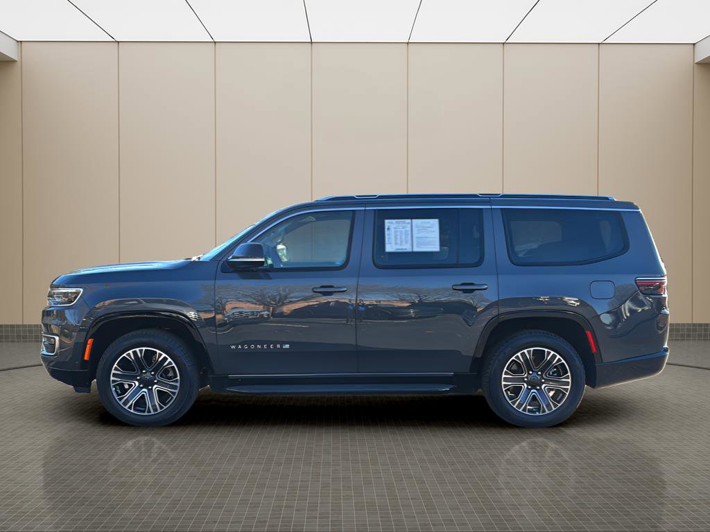 Used 2023 Jeep Wagoneer 4WD w/ Premium Group I image 2