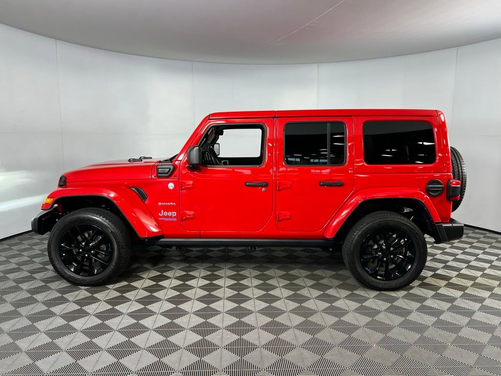 Used 2022 Jeep Wrangler Unlimited Sahara w/ Cold Weather Group image 9