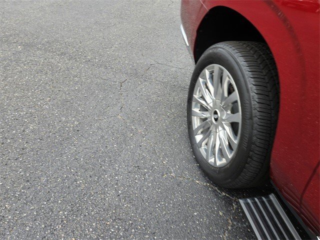 Certified 2024 Cadillac Escalade ESV Premium Luxury w/ Performance Package image 22